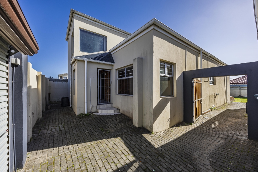 6 Bedroom Property for Sale in Quigney Eastern Cape